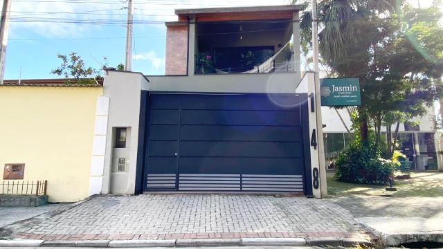 C.6596 - CASA NO CENTRO DE GUARAREMA -SP.